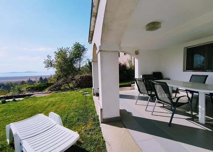 Delibab Vendeghaz בית הארחה 4*